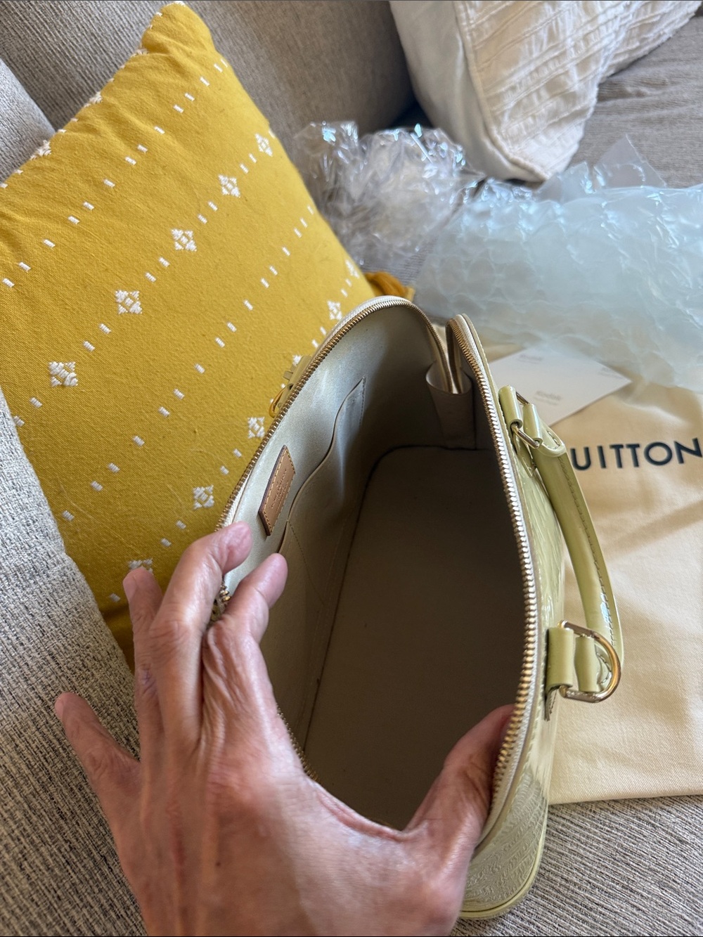 Louis Vuitton Alma Vernis in excellent condition - Picture 6 of 7